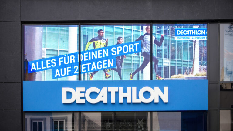 Ladenfront-LED-Display Decathlon Braunschweig